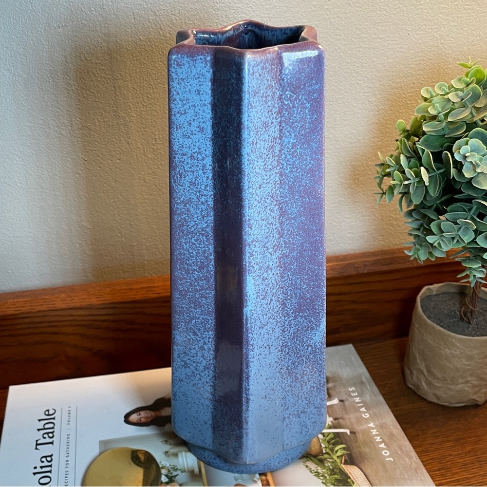 Redwing USA Pottery Prismatic prism 656 flower vase Anthropology